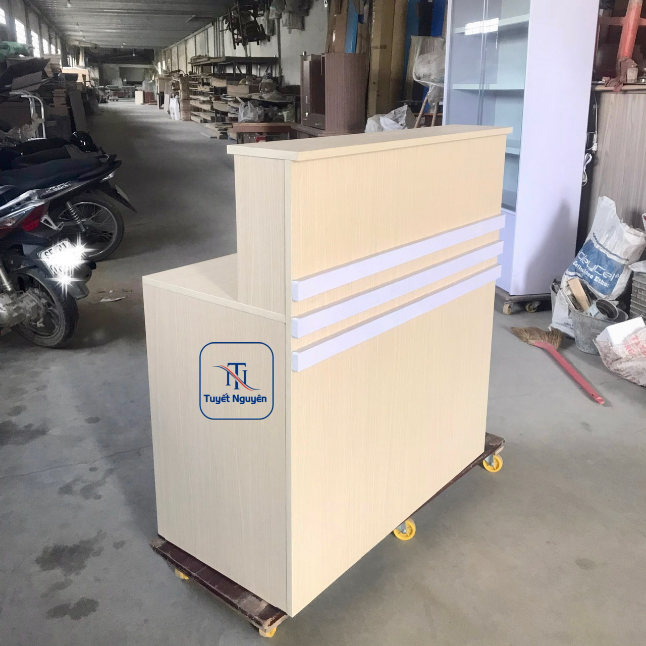 ban-quay-le-tan-kieu-dang-don-gian bàn lễ tân kiểu dáng đơn giản