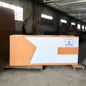Quầy lễ tân chữ L đơn giản