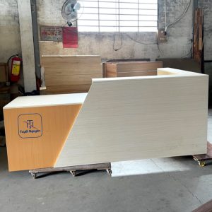 quầy lễ tân chữ L gỗ